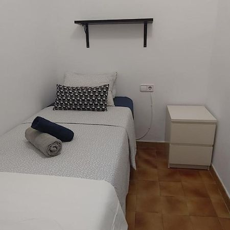 Cheap Single Room Barcelona Exterior foto